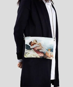Sacoche Homme fête des Pères : le Cadeau tendance et véritablement Unique pour un Papa moderne, style urbain assuré et chic.